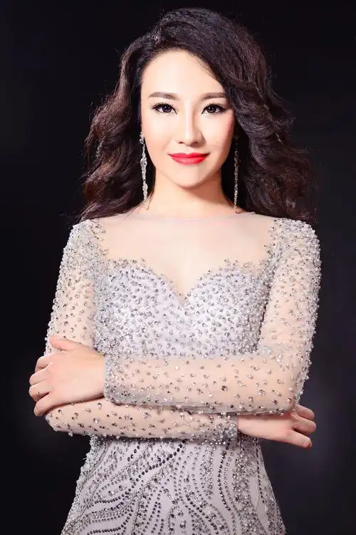 中央电视台"光荣绽放"中国新十大男高音歌唱家之一,首都师范