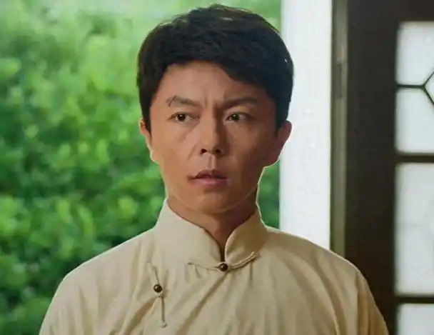 看到谢苗的"惨状"和释小龙的辉煌,我才明白干爹的重要性