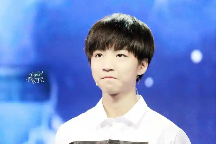 tfboys中国文艺录制王俊凯嘟嘴卖萌露虎牙高清大图