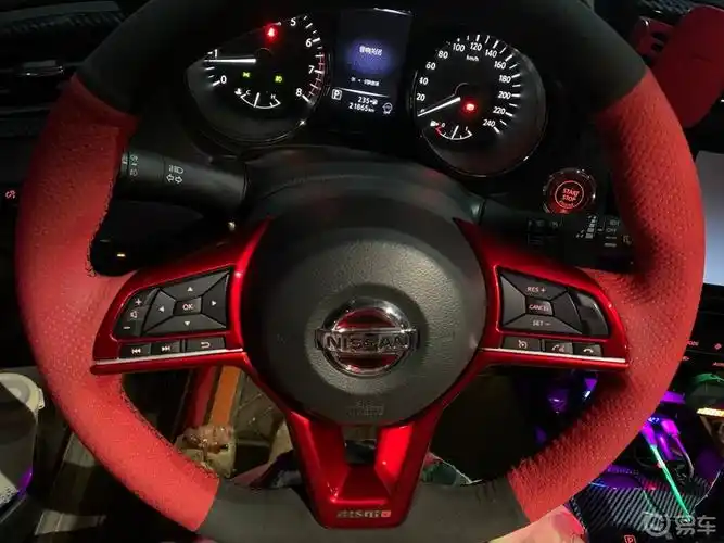 奇骏方向盘夜晚是不是很漂亮呀