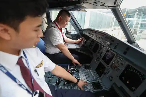 青年机长翱翔记