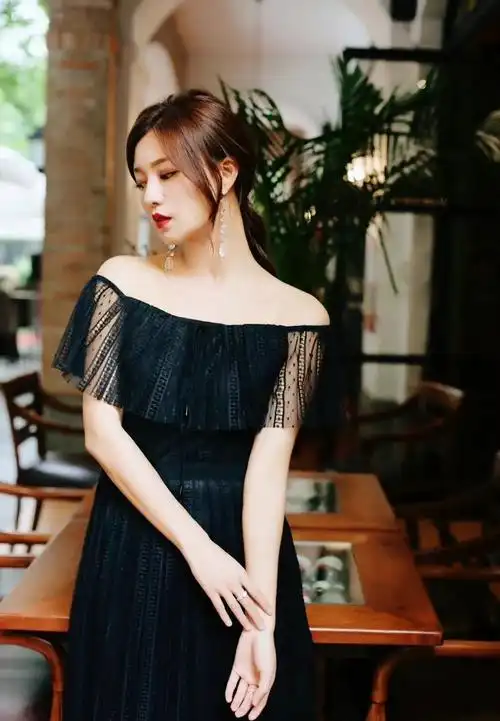 女演员傅晶  她再次回归影视剧时也是静悄悄的