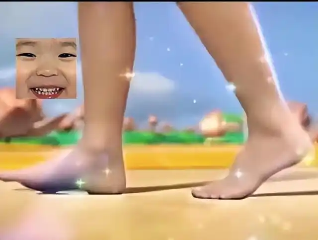 曝14岁胡皓康和胡先煦对比照不同画风差别大网友关注点在脚上