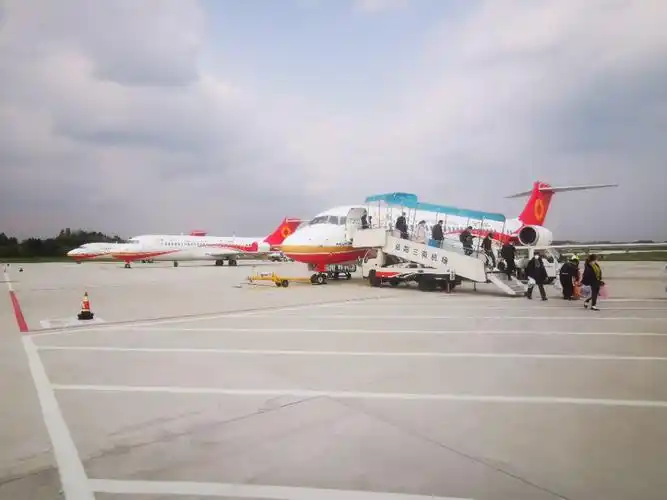 岳阳机场远机位全部步行登机