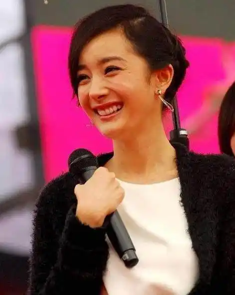女星大笑时baby尴尬杨幂显老态最后一位把自己丑哭了