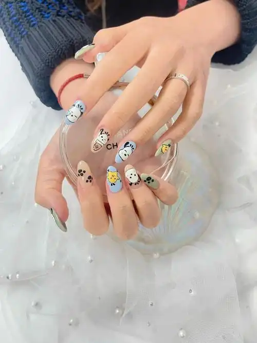 今日手绘卡通美甲