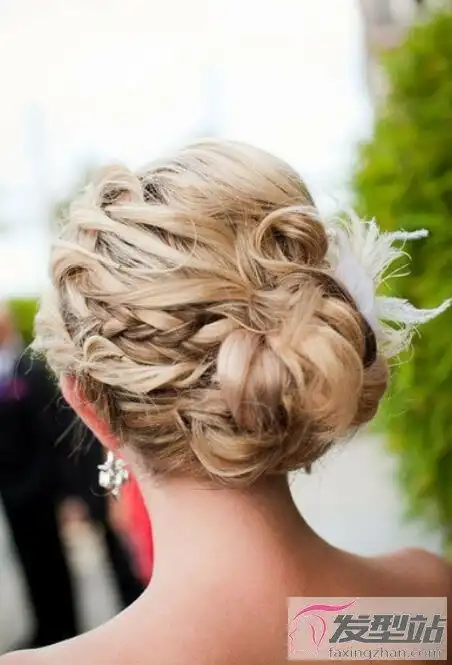 盘起头发气质更迷人_发型站_最新流行发型设计发型图片与美发造型门户