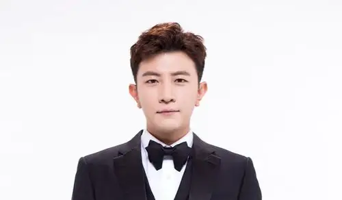 大左 微博粉丝:789万 擅长美食,运动,护肤,健身,家居,穿搭,宠物等类目