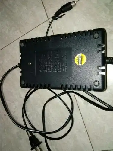 电动车充电器已上电保险就烧 电瓶车充电器保险烧了