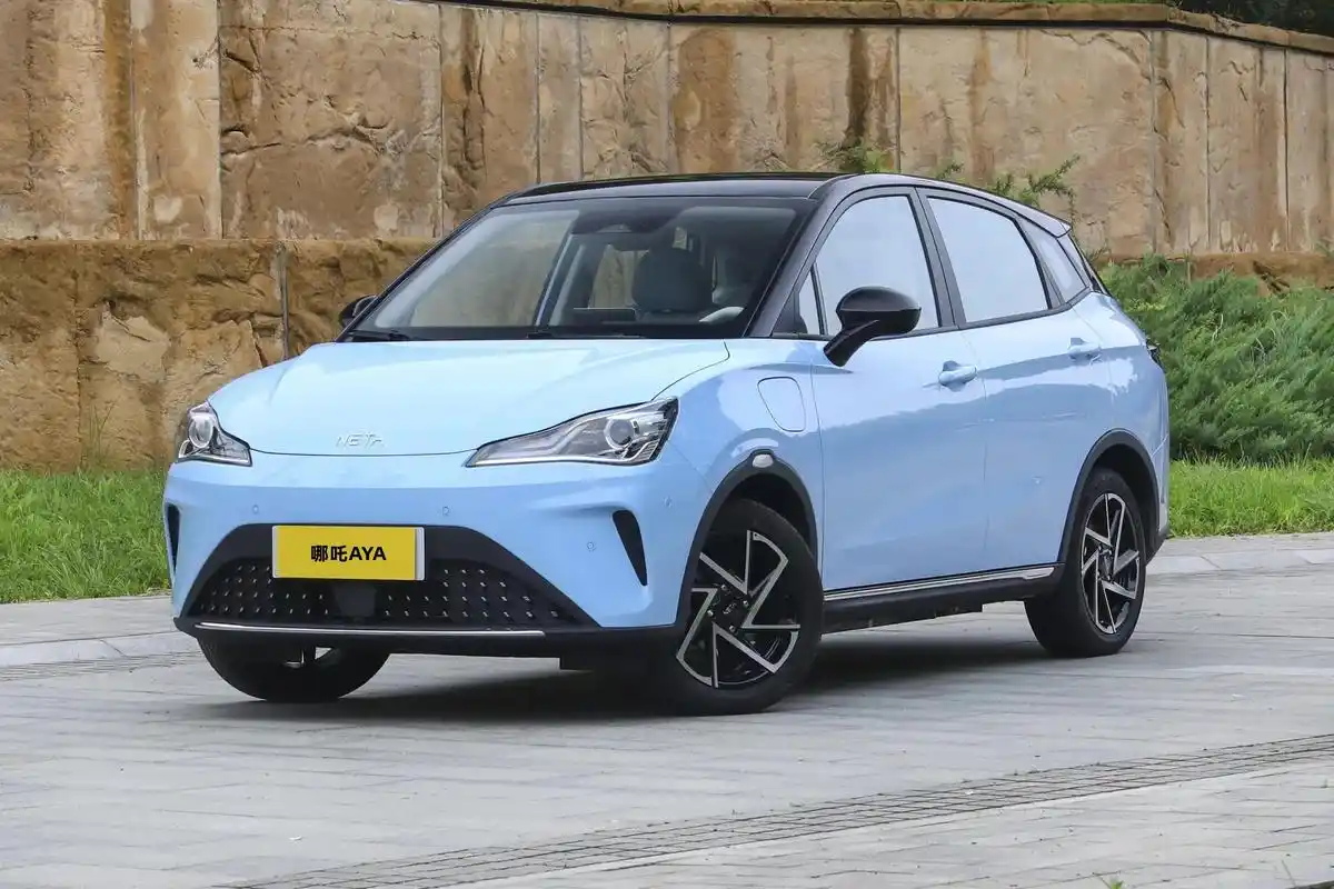 哪吒汽车10月销量12085台,环比下跌8.5%,品牌累计销量357905台