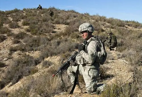 为什么美军士兵那么喜欢带手套作战呢因为那手套可没那么简单