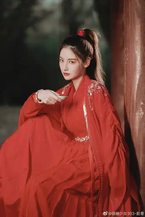 赵粤红衣古装英气十足,高马尾造型飒气满满_装束_赵粤_马尾