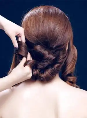 简单韩式新娘传统盘发 年轻活泼而又不失端庄与典雅