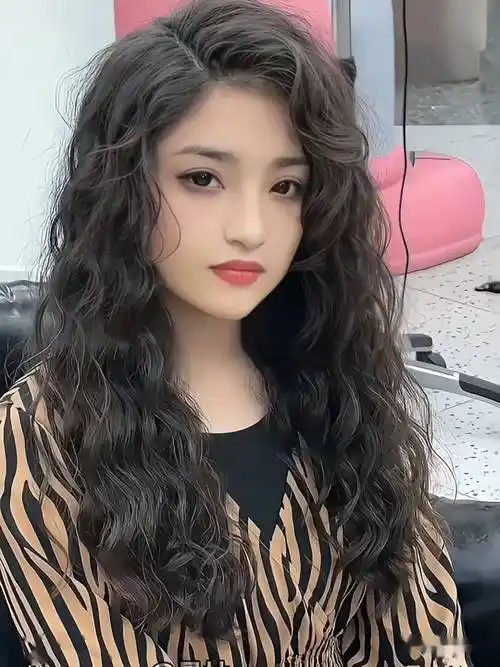 年底"全头烫,羊咩咩卷发"_发型_中国_人类