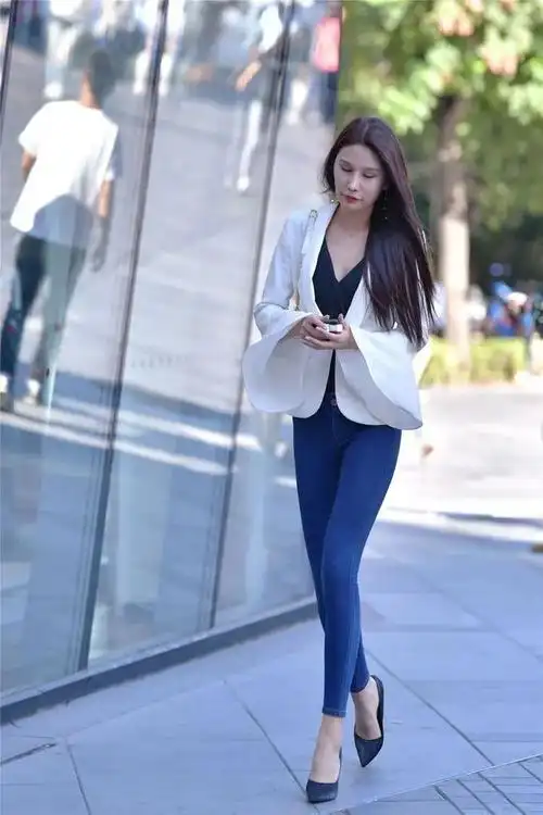 高跟鞋与牛仔裤搭配穿出不一样的时尚美感特有魅力