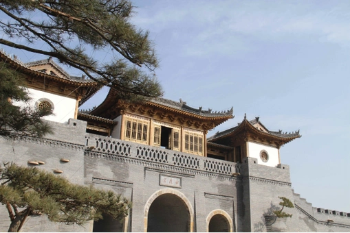 白鹿原上,有一个与众不同的旅游休闲胜地,这就是白鹿原·白鹿仓景区