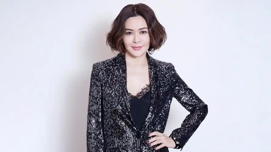 p>关之琳(rosamund kwan),1962年9月24日出生于香港,中国香港女演员