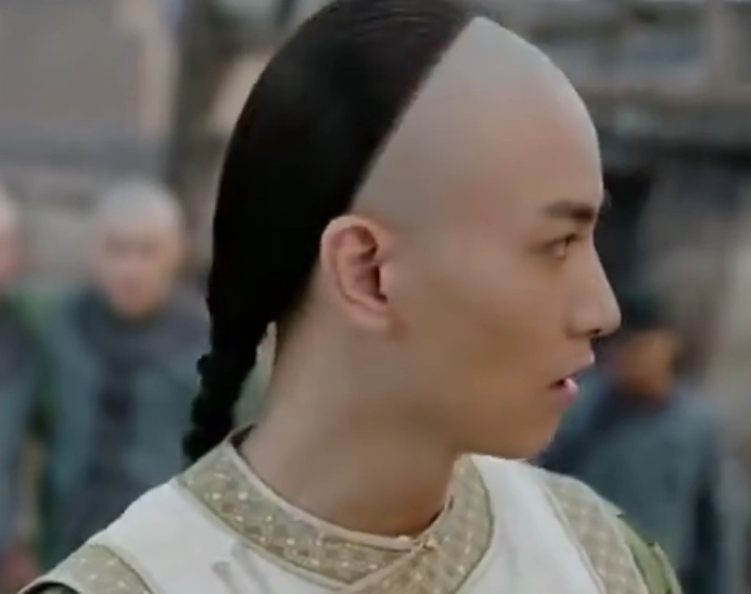 同是清朝辫子头,冯绍峰帅气,林更新优雅,最后一个迷倒了我!