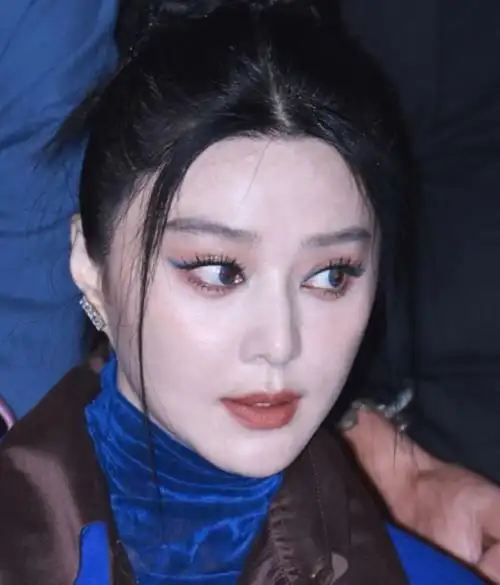 41岁范冰冰亮相时装周,面部僵硬,疲惫憔悴状态不佳