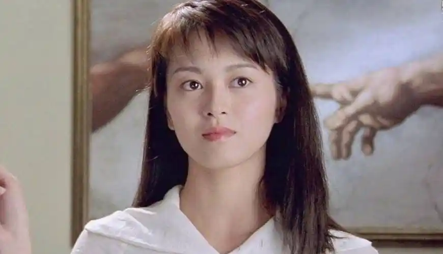 梁咏琪自从出道以来,一直给人的感觉就是邻家女似的清纯感觉,尤其是