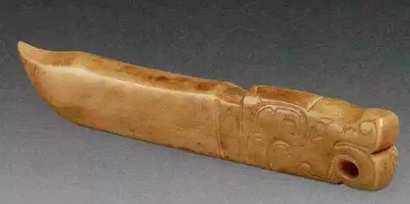 弓鱼国的青铜人像它们两手环握难道是三星堆文物的亲戚