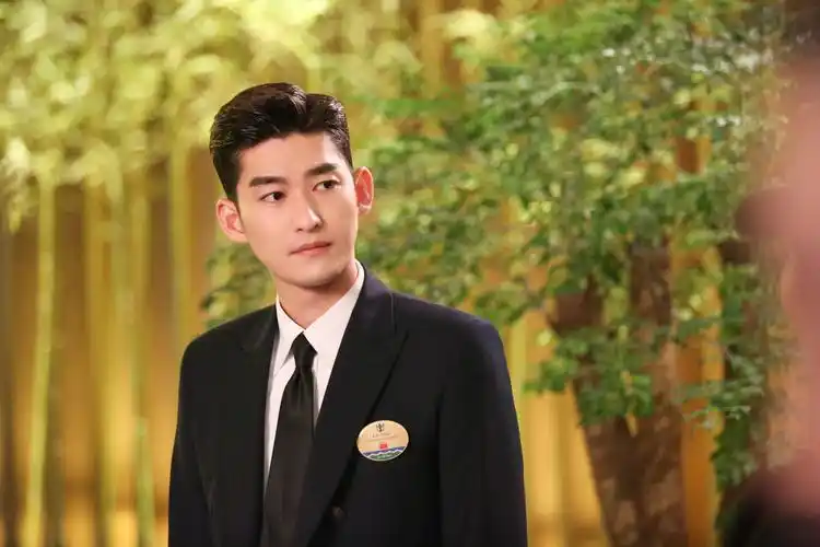 张翰《海洋之城》开播获口碑 精进转型显角色驾驭力