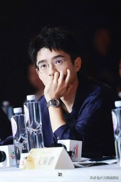 刘昊然刘昊然,作为国内新生代演员中的佼佼者,自出道以来,以其阳光的