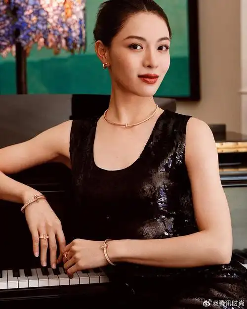 钟楚曦出镜tiffanyco蒂芙尼2023节日季广告大片