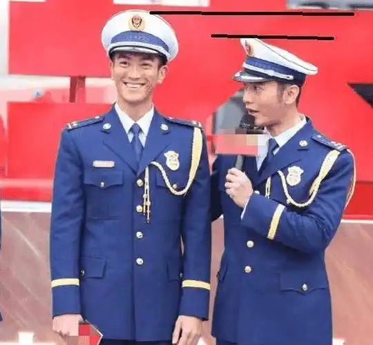 黄晓明身高179,杜江180,俩人罕见同框后,这1厘米差的有点多!