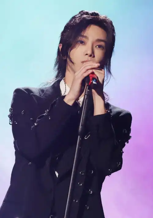 华晨宇超话深夜至清晨,所歌皆所愿,所念皆成真,小小宇宙有你在侧