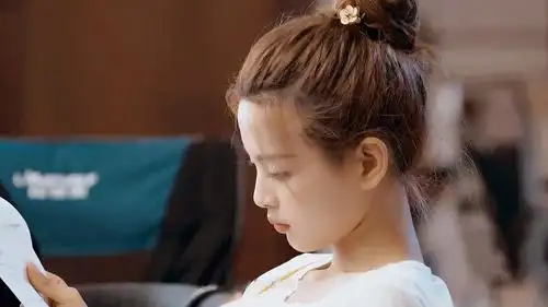 (答案揭晓!)杨超越想让你猜猜这张优秀的侧脸图.