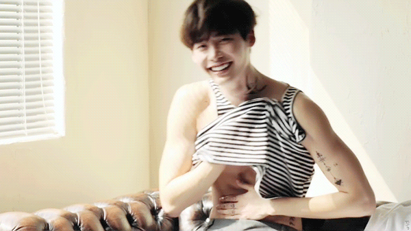 李钟硕帅气肌肉纹身gif动图_动态图_表情包下载_soogif