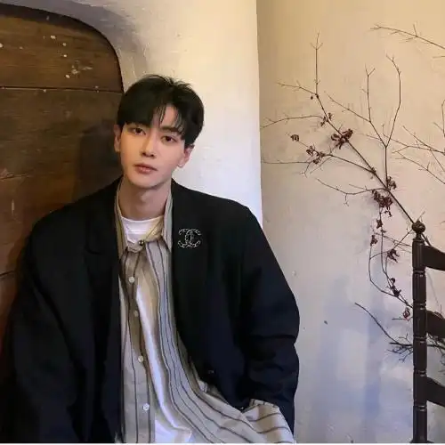 qq帅哥头像愿伴你身旁牵你迎接末日