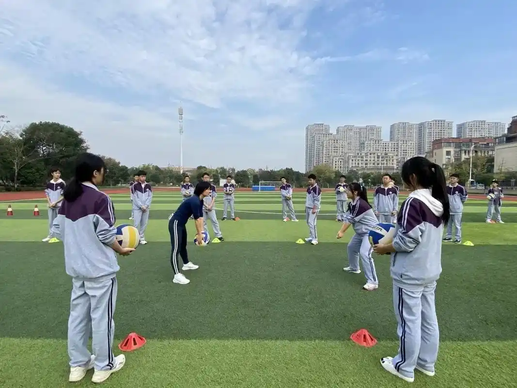 体育"异"采各自扬——记2021年市直高中体育与健康学科优质课评审活动