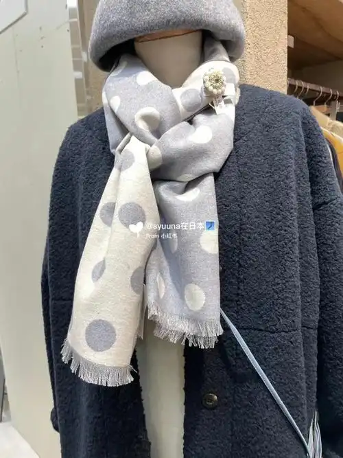好和羊绒一样的柔软价格亲民#去日本买什么  #围巾推荐  #羊绒围巾