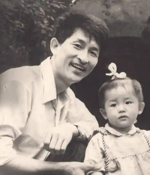 谢娜14岁照片曝光有没有整容一看便知原来小时候的她这么美