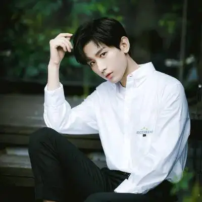 男星成毅帅气白衬衫高清图片精选