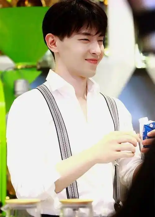 当邓伦穿上女装时,就是喜剧效果的巅峰!