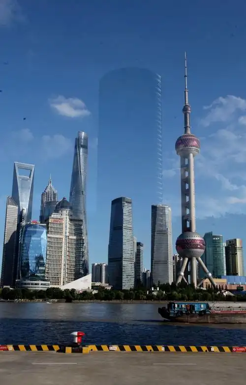 《上海外滩的高楼群》 - 美篇