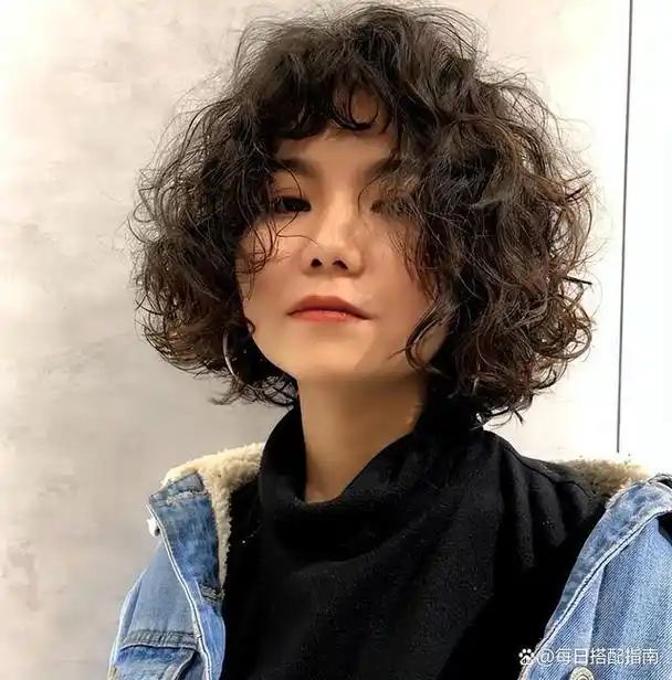 女人过40岁,头发建议过耳不过肩,流行的这5种发型,清凉又减龄