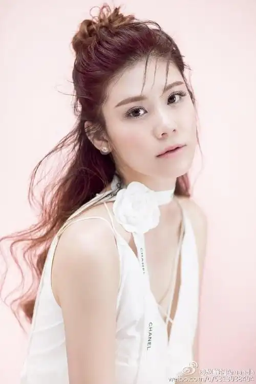 还记得05年的超女赵静怡吗?11年过去,她也换了一张脸