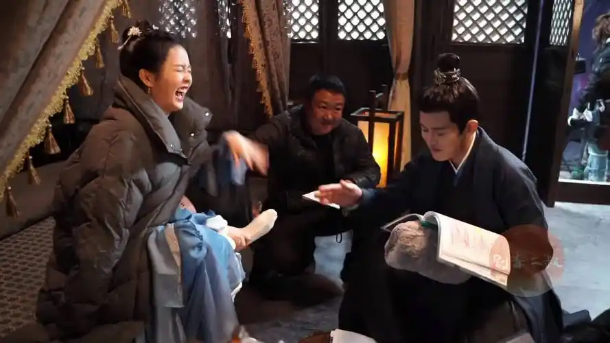 来自电视剧周生如故超话 #周生如故# 周生如故花絮之让为师来为你洗脚