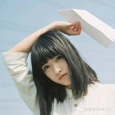 齐刘海中长直发发型3