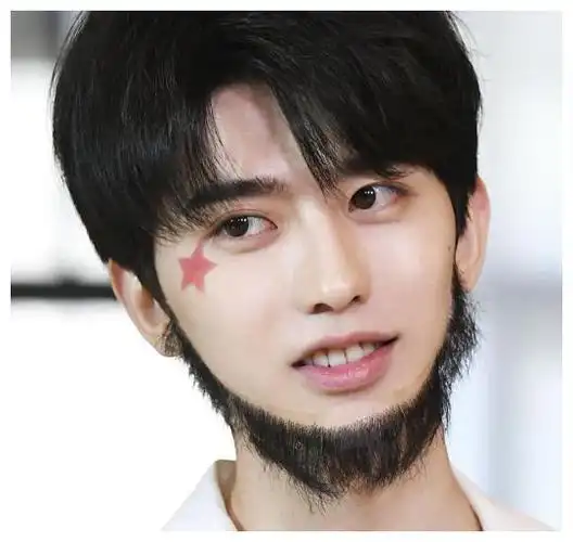 《奔跑吧》现场"捏脸",郭麒麟成睫毛精,蔡徐坤的大胡子最抢镜