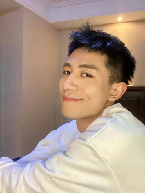 帅阿!男生3/7"桃子头"短发