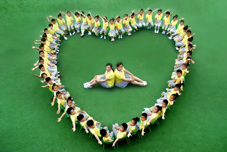 渊博幼儿园2017创意毕业照来袭啦!简直萌翻了!重点在最后哦