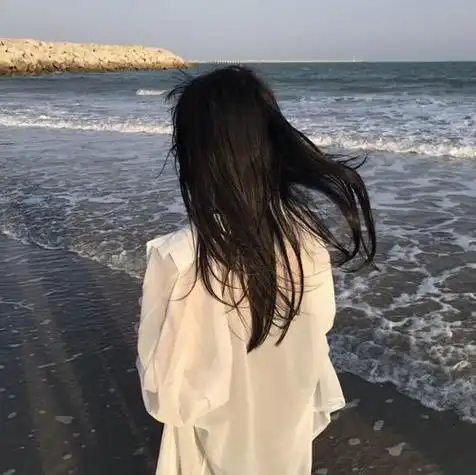 超甜美的海边背影女生头像