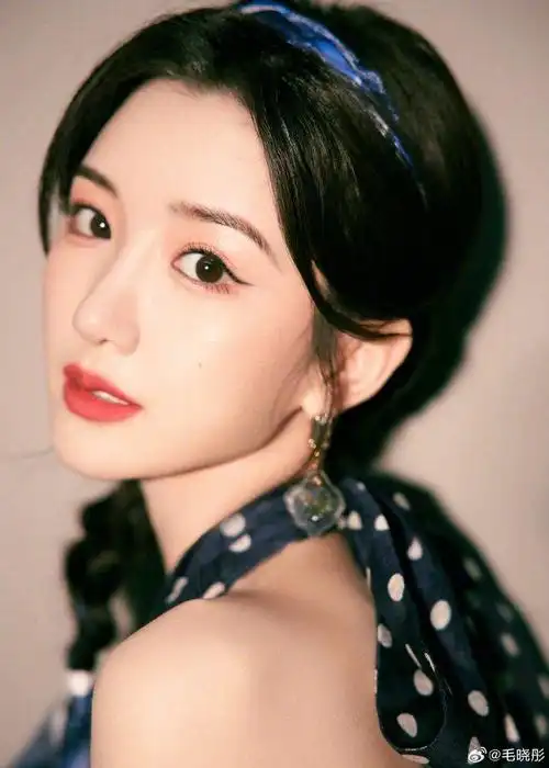 好大好大的大眼睛做梦都想用毛晓彤的脸活一次的程度啊!