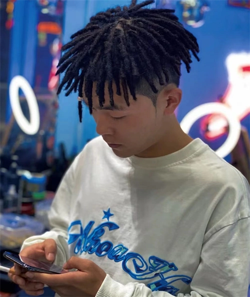 男生盆栽脏辫 帅到无法形容