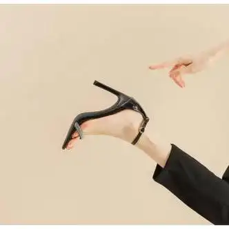 呋囡坊一字带高跟鞋女2024年秋夏季新款百搭银色性感水钻露趾细跟凉鞋